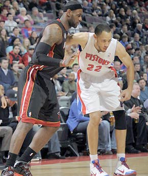 C罗本世纪左脚进球数位列第五，也是前十中唯一的非左脚球员