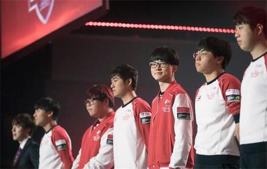 被国米拉开3分差距，罗马对阵卡利亚里6场不败被终结