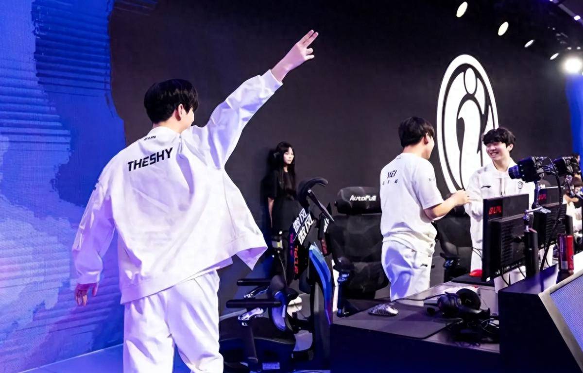 制造错位